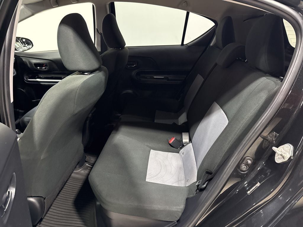 2019 Toyota Prius c LE - 22966365 - 27