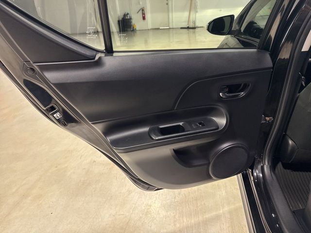 2019 Toyota Prius c LE - 22966365 - 30