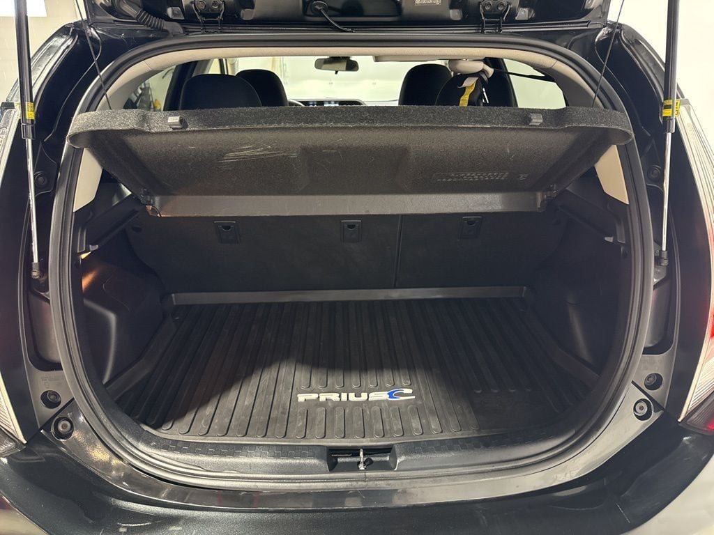 2019 Toyota Prius c LE - 22966365 - 31