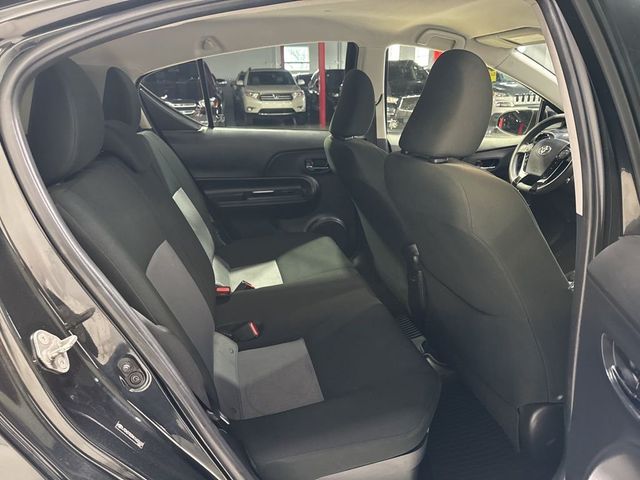 2019 Toyota Prius c LE - 22966365 - 32
