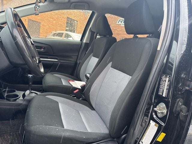 2019 Toyota Prius c LE - 22966365 - 6