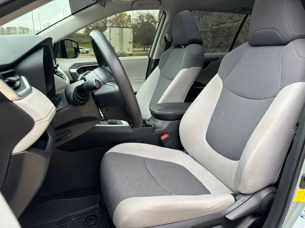 2019 Toyota RAV4 2019 TOYOTA RAV4 XLE - 22955020 - 10