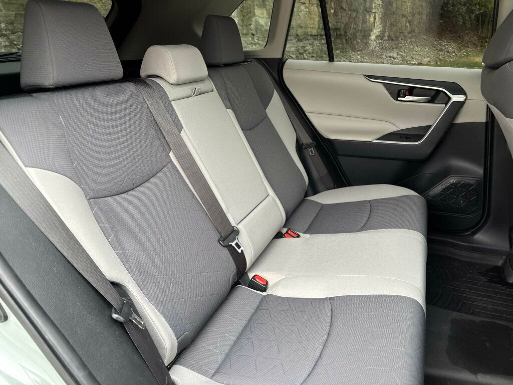 2019 Toyota RAV4 2019 TOYOTA RAV4 XLE - 22955020 - 17