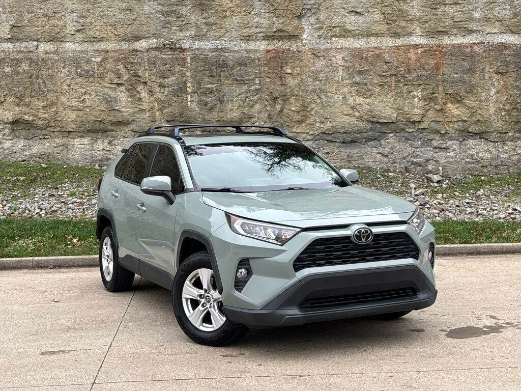 2019 Toyota RAV4 2019 TOYOTA RAV4 XLE - 22955020 - 1