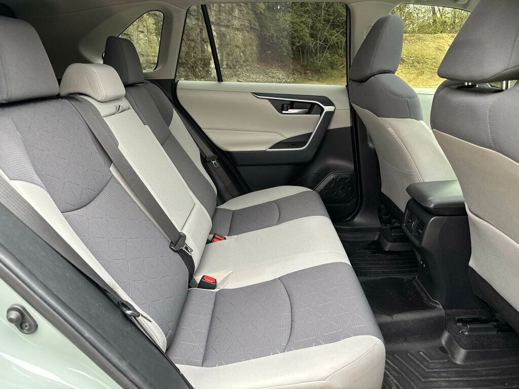 2019 Toyota RAV4 2019 TOYOTA RAV4 XLE - 22955020 - 19