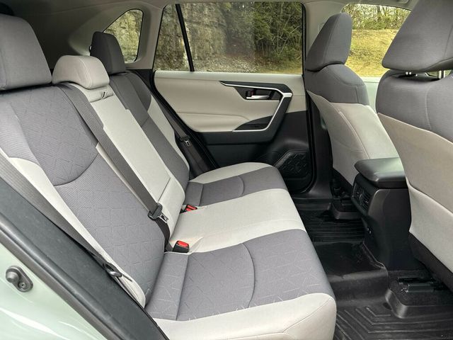 2019 Toyota RAV4 2019 TOYOTA RAV4 XLE - 22955020 - 19