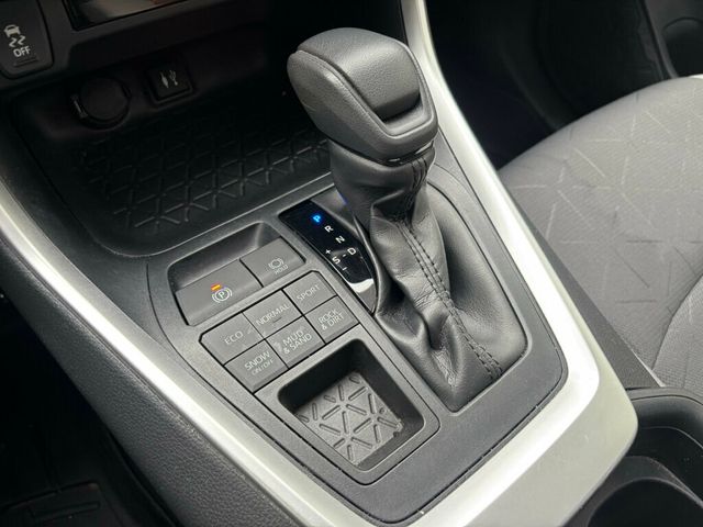 2019 Toyota RAV4 2019 TOYOTA RAV4 XLE - 22955020 - 28