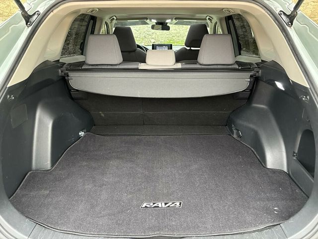 2019 Toyota RAV4 2019 TOYOTA RAV4 XLE - 22955020 - 35