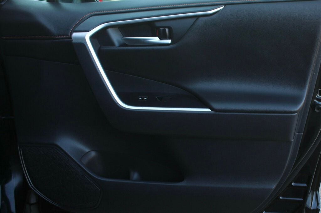 2019 Toyota RAV4 Adventure Premium photo 4