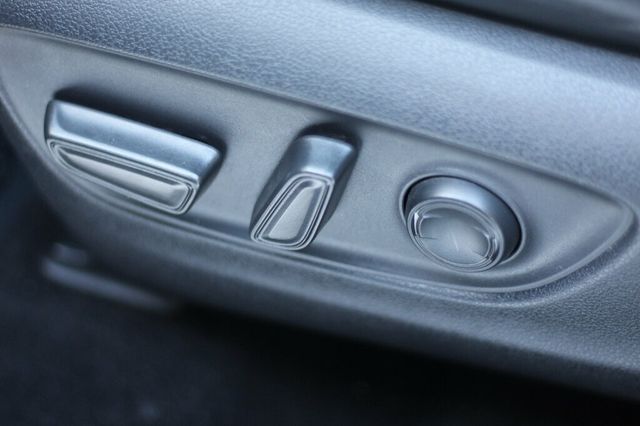 2019 Toyota RAV4 AWD XSE W/ ENTUNE PREMIUM AUDIO JBL NAVIGATION - 22975981 - 23