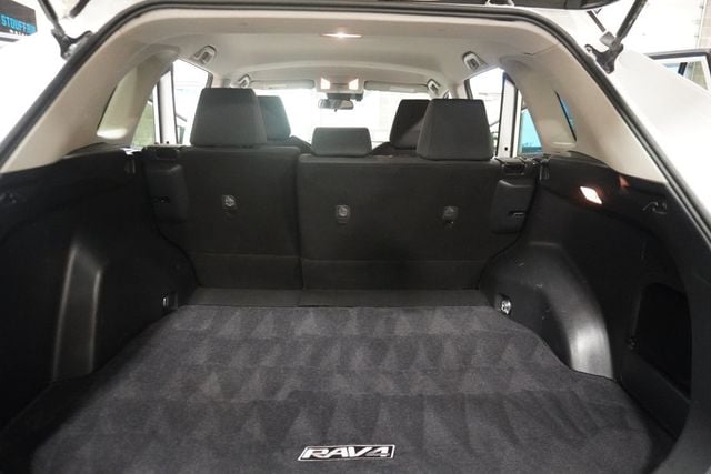 2019 Toyota RAV4 Hybrid LE AWD - 22965095 - 8