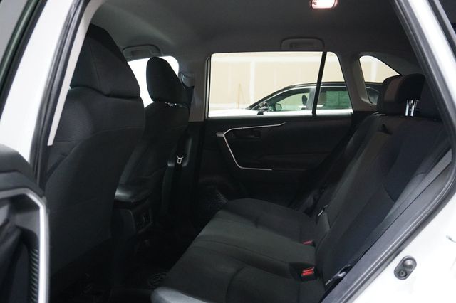 2019 Toyota RAV4 Hybrid LE AWD - 23040720 - 9