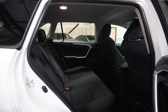 2019 Toyota RAV4 Hybrid LE AWD - 23040720 - 10