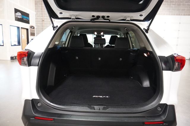 2019 Toyota RAV4 Hybrid LE AWD - 23040720 - 11