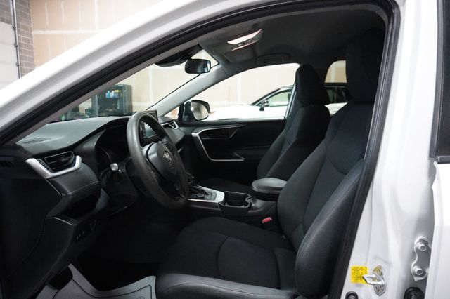 2019 Toyota RAV4 Hybrid LE AWD - 23040720 - 6