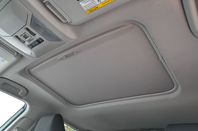 2019 Toyota RAV4 Hybrid XLE AWD - 23021789 - 17