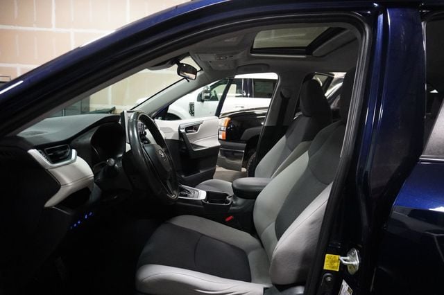 2019 Toyota RAV4 Hybrid XLE AWD - 22976214 - 4