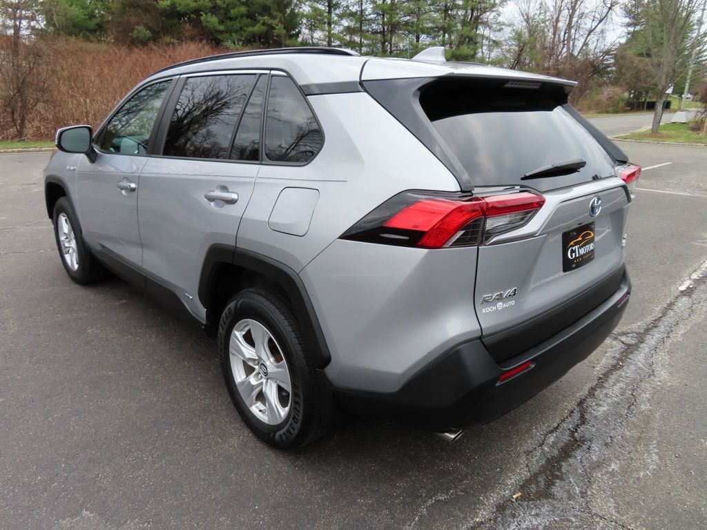 2019 Toyota RAV4 Hybrid XLE photo 10