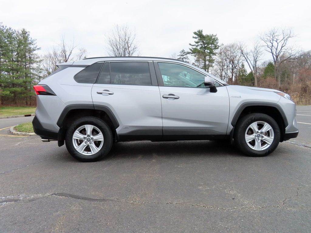 2019 Toyota RAV4 Hybrid XLE photo 14