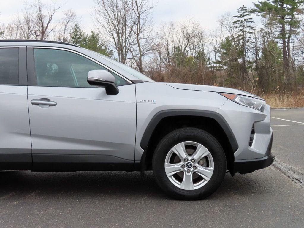 2019 Toyota RAV4 Hybrid XLE photo 16