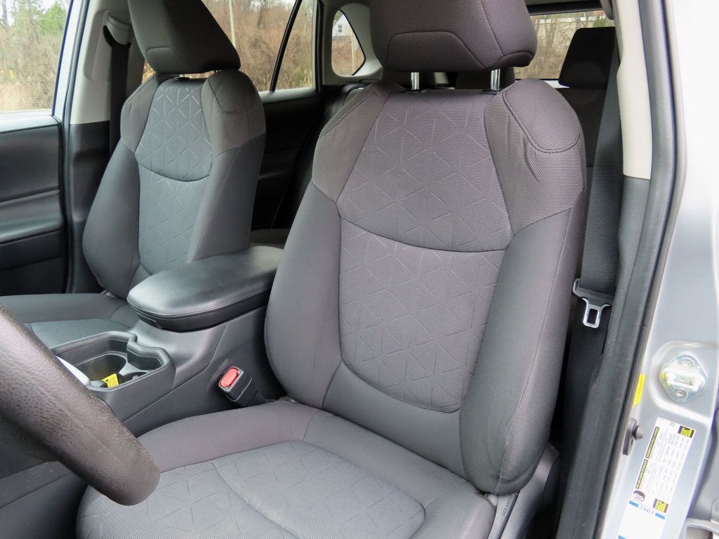 2019 Toyota RAV4 Hybrid XLE photo 21