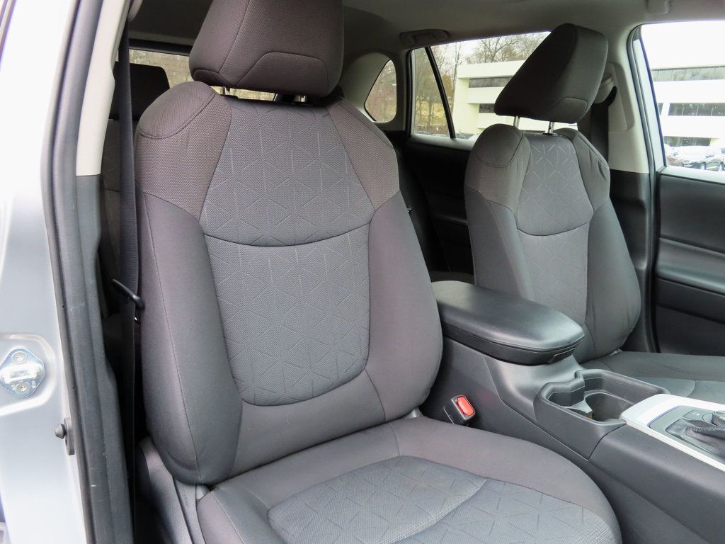 2019 Toyota RAV4 Hybrid XLE photo 24