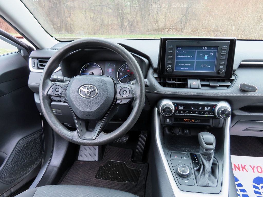 2019 Toyota RAV4 Hybrid XLE photo 27