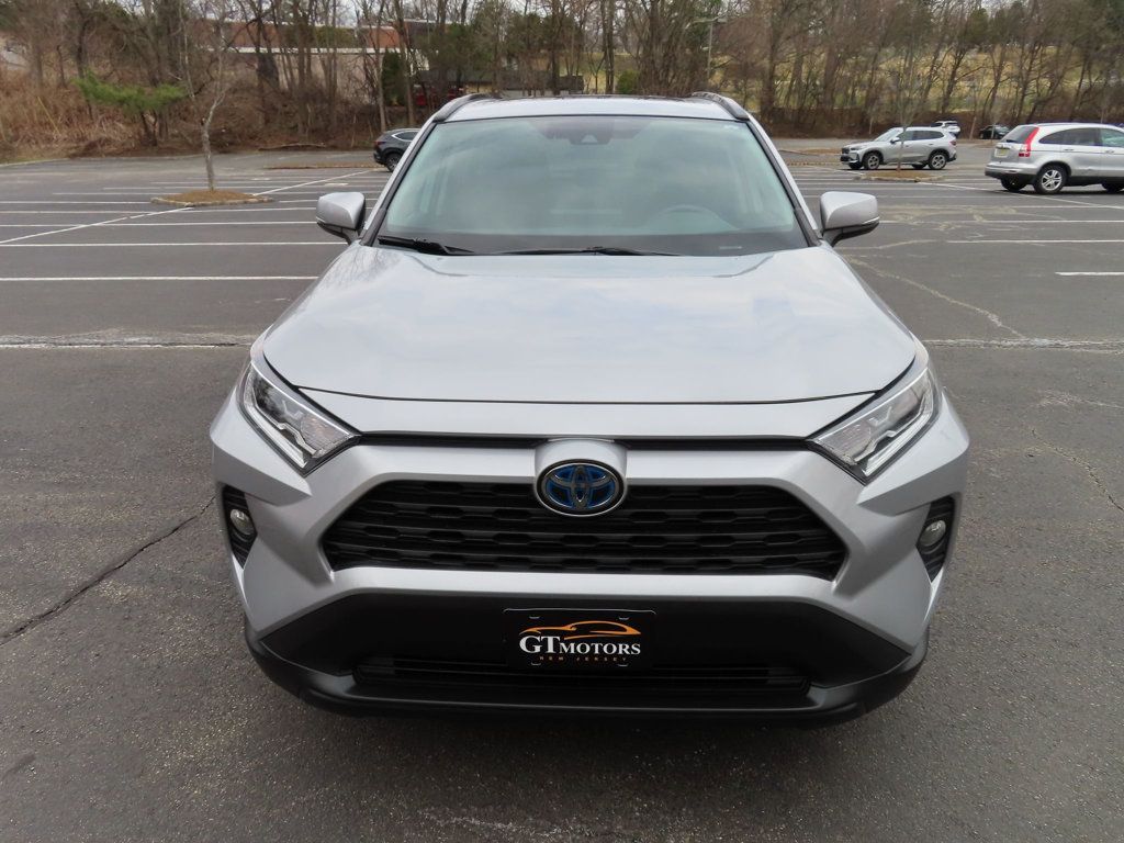 2019 Toyota RAV4 Hybrid XLE photo 3