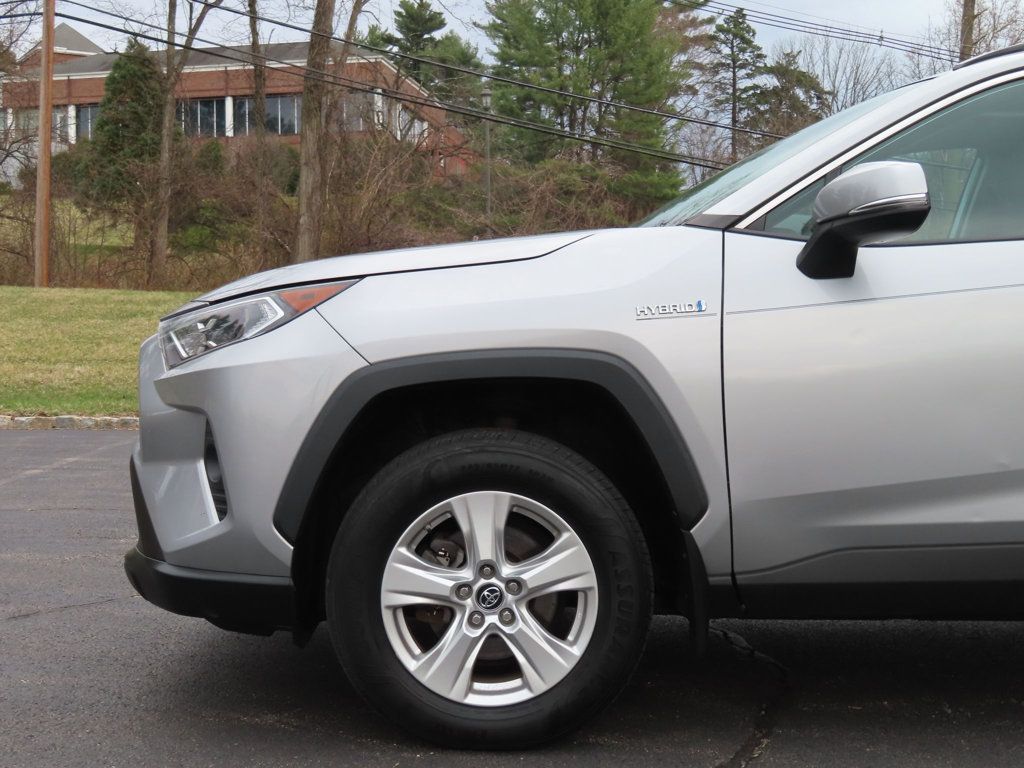 2019 Toyota RAV4 Hybrid XLE photo 8