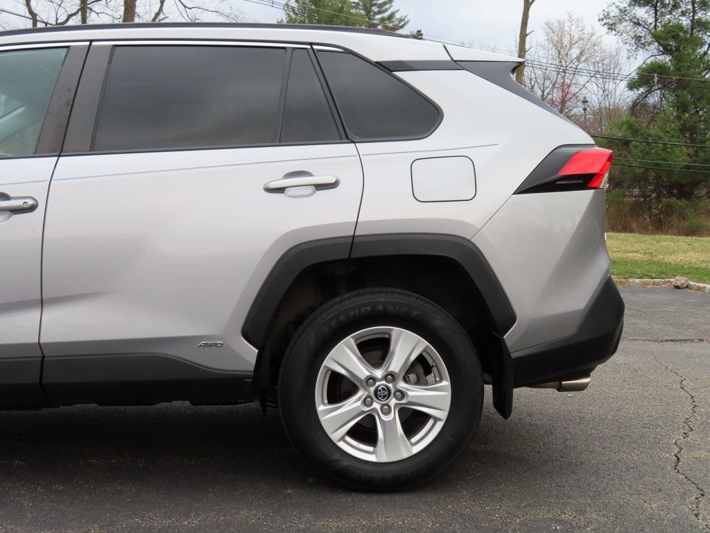 2019 Toyota RAV4 Hybrid XLE photo 9