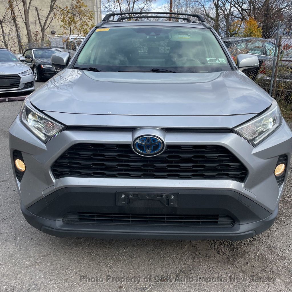 2019 Toyota RAV4 Hybrid XLE photo 4