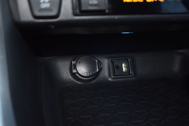 2019 Toyota RAV4 Hybrid XSE AWD - 22989037 - 34