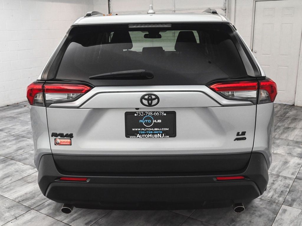 2019 Toyota RAV4 LE photo 2