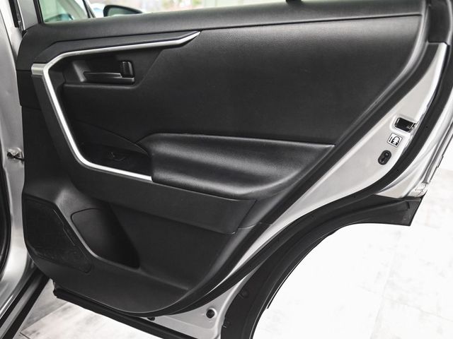 2019 Toyota RAV4 LE - 22967237 - 11