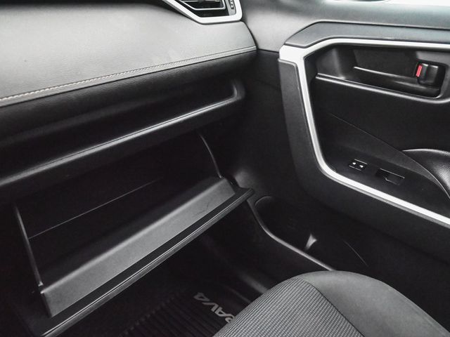 2019 Toyota RAV4 LE - 22967237 - 15