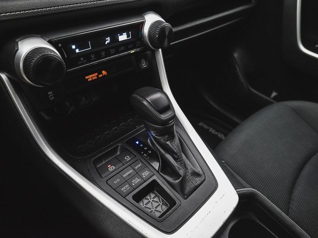 2019 Toyota RAV4 LE - 22967237 - 21