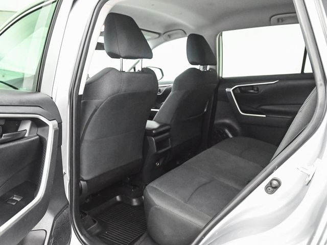 2019 Toyota RAV4 LE - 22967237 - 27