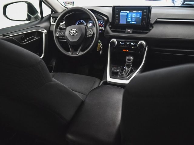 2019 Toyota RAV4 LE - 22967237 - 29