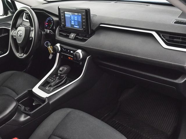 2019 Toyota RAV4 LE - 22967237 - 31