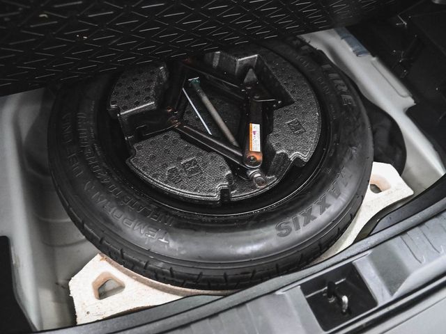 2019 Toyota RAV4 LE - 22967237 - 35