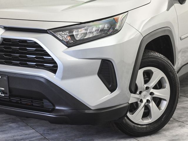 2019 Toyota RAV4 LE - 22967237 - 36