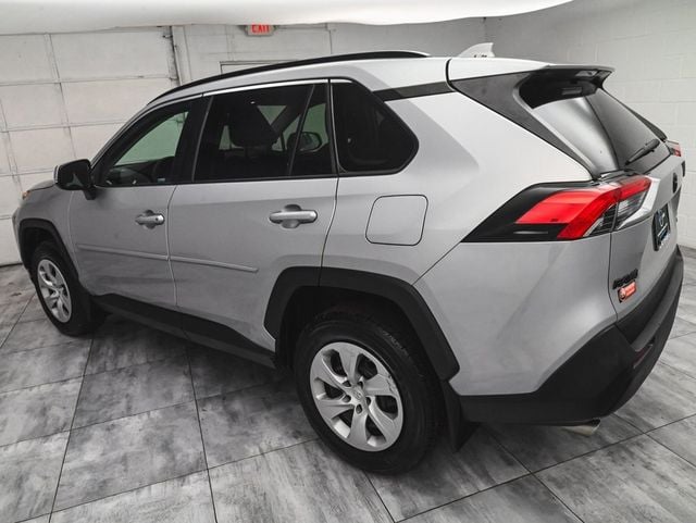 2019 Toyota RAV4 LE - 22967237 - 3
