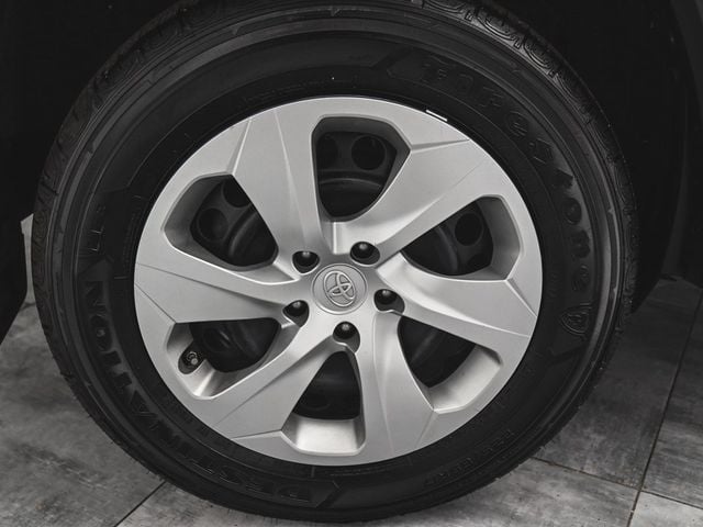 2019 Toyota RAV4 LE - 22967237 - 6