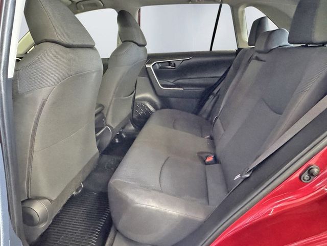 2019 Toyota RAV4 LE AWD - 22991974 - 16