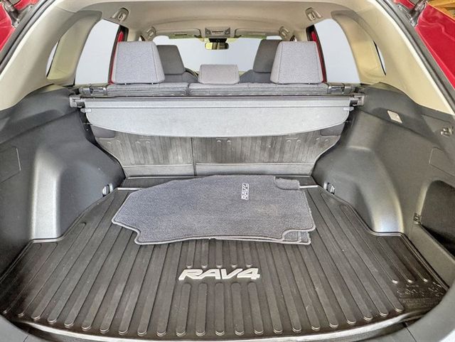 2019 Toyota RAV4 LE AWD - 22991974 - 17