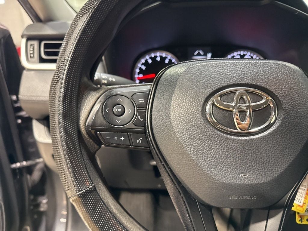 2019 Toyota RAV4 LE AWD - 22986608 - 12