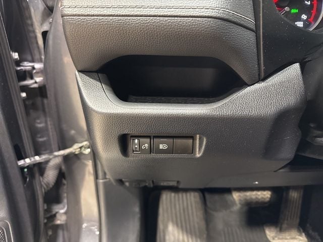 2019 Toyota RAV4 LE AWD - 22986608 - 13