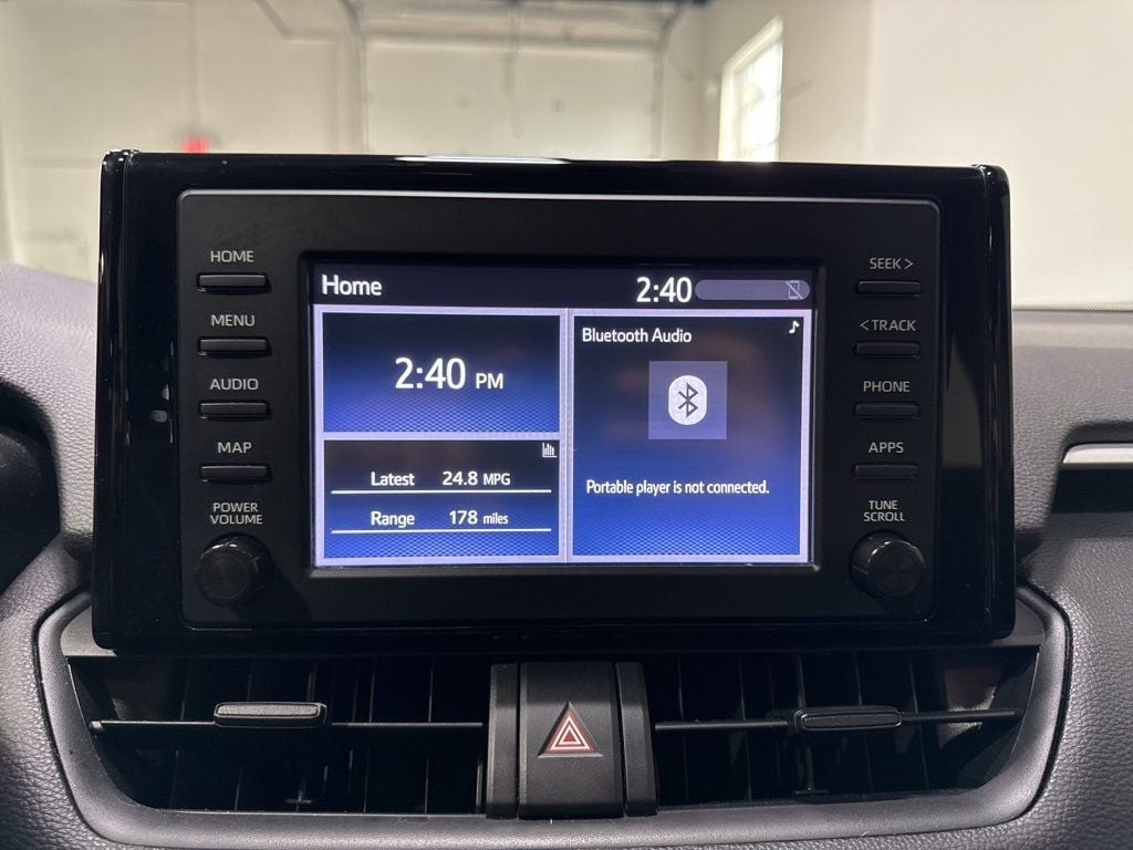 2019 Toyota RAV4 LE AWD - 22986608 - 18