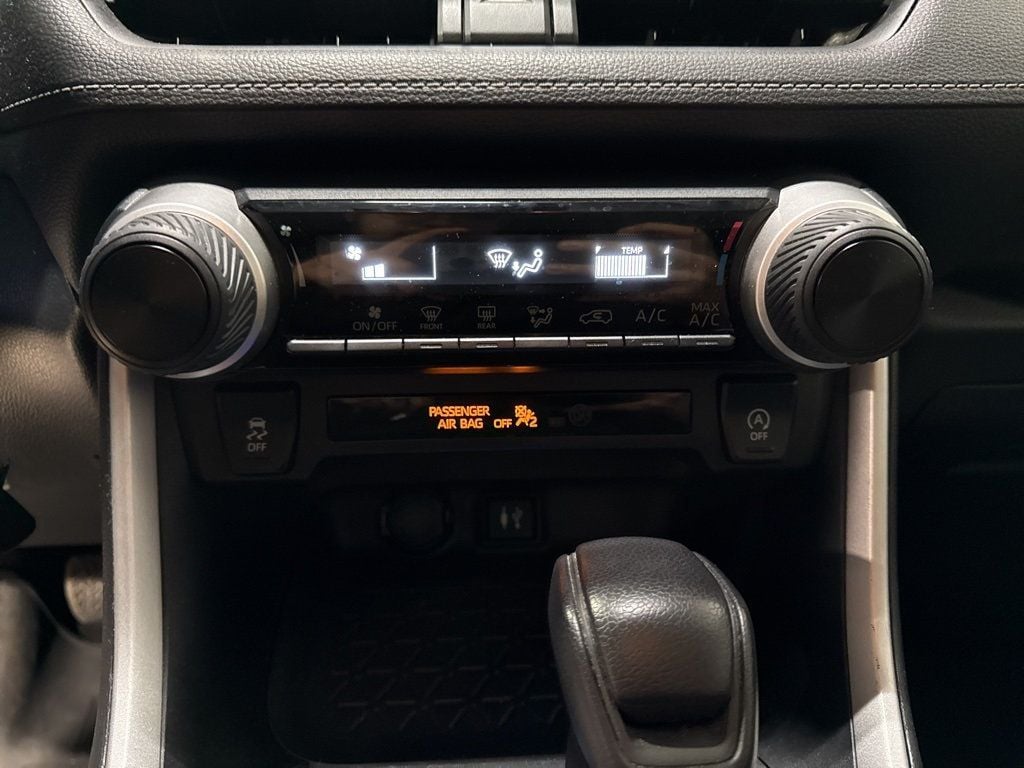 2019 Toyota RAV4 LE AWD - 22986608 - 21