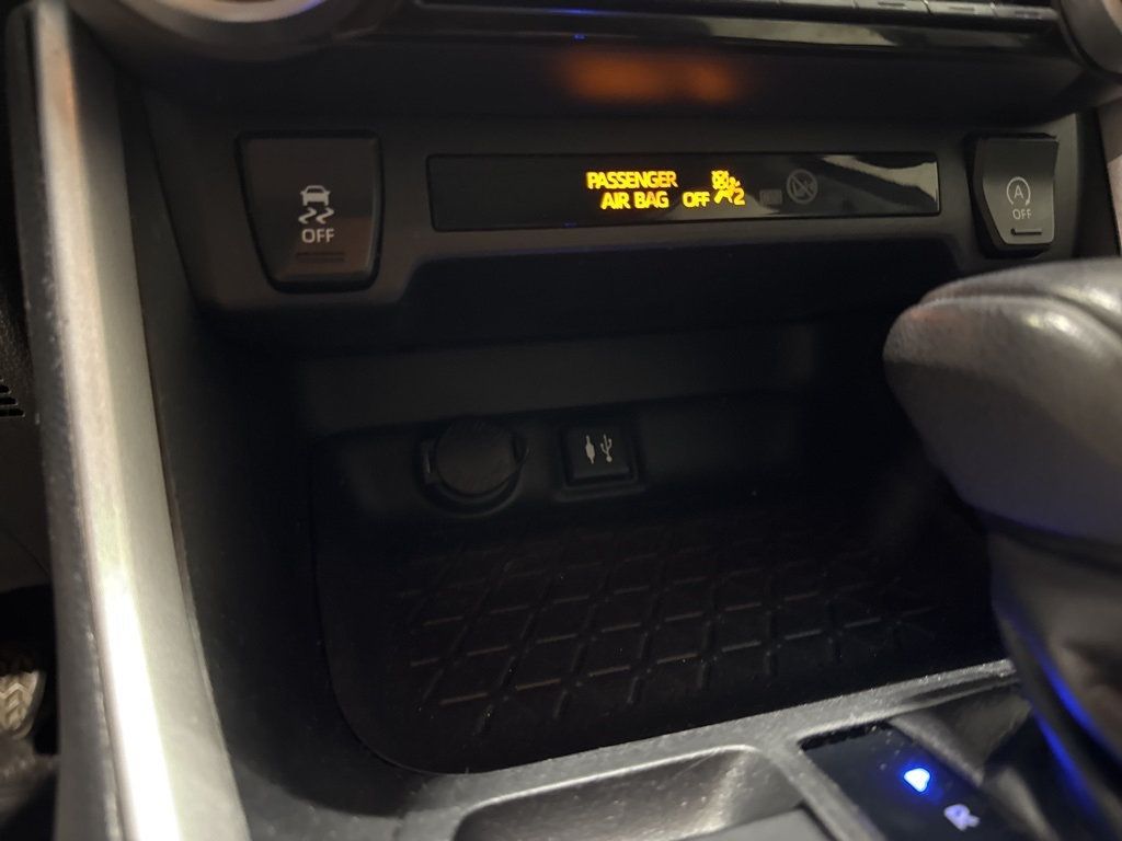 2019 Toyota RAV4 LE AWD - 22986608 - 22